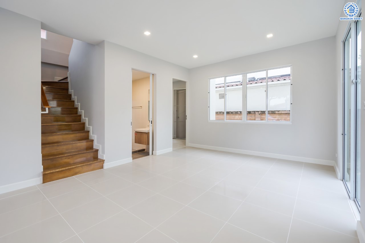 บ้านเดี่ยวมือสองนนทบุรี ม.ฮาบิเทีย ราชพฤกษ์-345 จากแบรนด์คุณภาพ Sansiri เนื้อที่ 50 ตร.ว. ฟังก์ชัน 3 ห้องนอน 2 ห้องน้ำ จอดรถได้ 2 คัน บนทำเลติดถนนใหญ่ 345 พร้อมเชื่อมสู่ราชพฤกษ์, แจ้งวัฒนะ และติวานนท์ ฯลฯ ได้อย่างรวดเร็ว ใกล้ทางด่วน "ศรีสมาน" และรายล้อมด้วยสิ่งอำนวยความสะดวกครบ